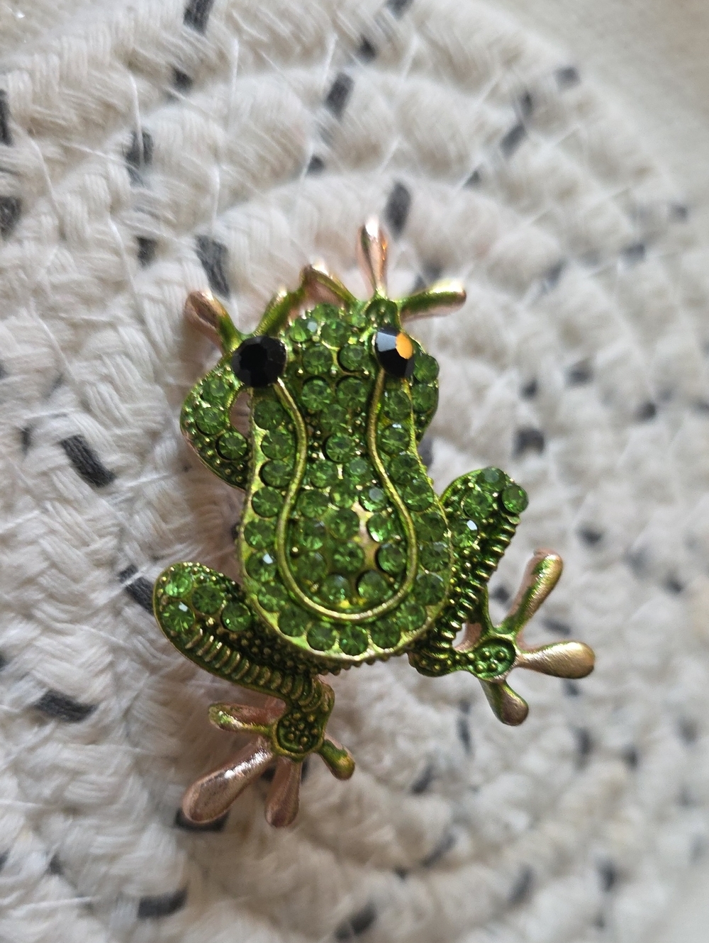 Frog Brooch Simulated EMERALDS GOLD